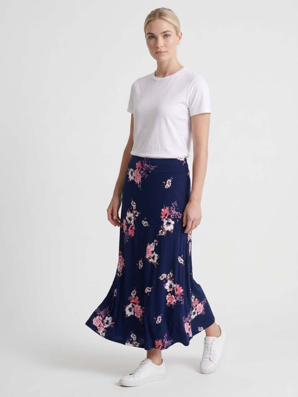 Liz Claiborne Maxi Skirt Size S Blue Floral Rapture Rose